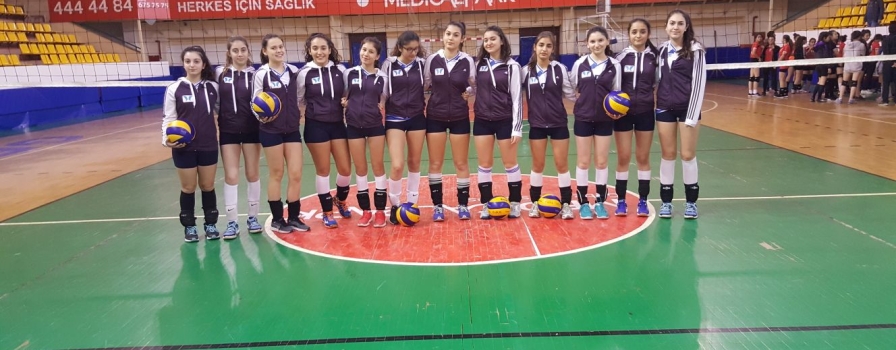 Kız Voleybol Takımımız İlçe Birincisi Kız Voleybol Takımımız İlçe Birincisi