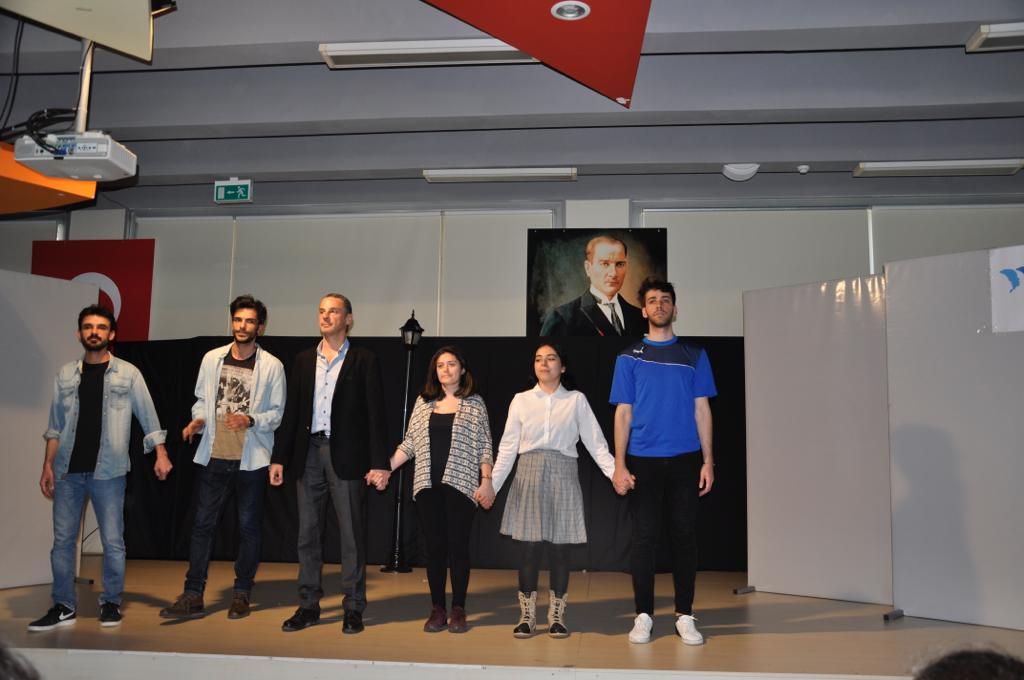 “Kuşlar Göç Edince” Theatre Performance