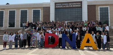 ENKA TEKNİK ÖĞRENCİLERİNİN GTÜ’DEKİ DNA GÜNÜ COŞKUSU