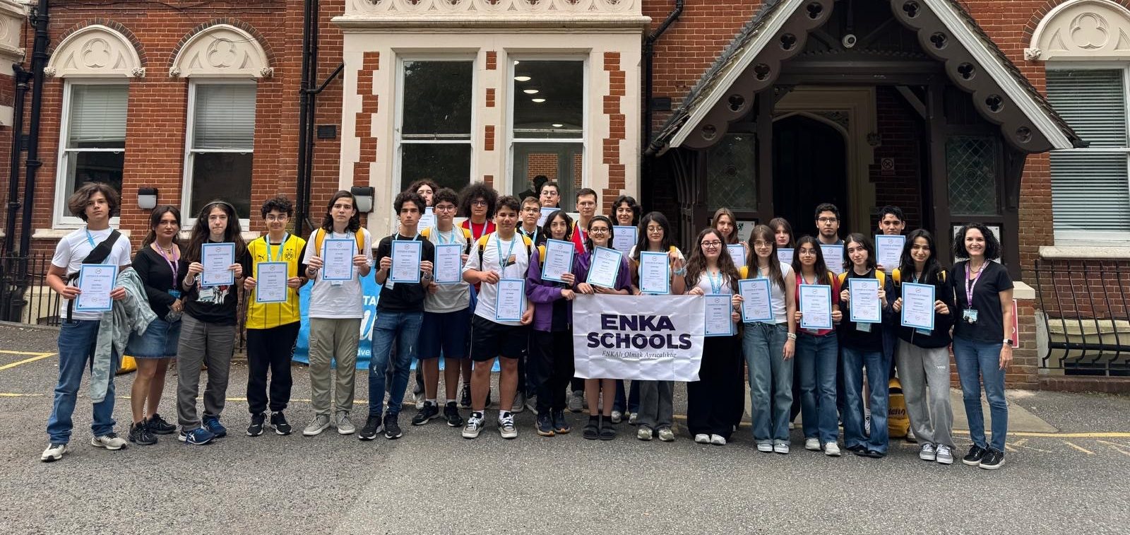 ÖĞRENCİLERİMİZ İNGİLTERE DİL OKULU EĞİTİMLERİNİ BAŞARI İLE TAMAMLADILAR